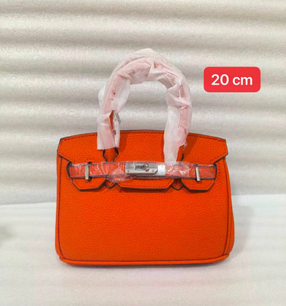 Hermes 
20cm 
With box 
100 dhs🇦🇪🇦🇪

Zain168
♥️♥️♥️