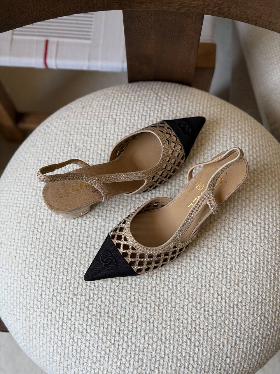 Chanel 

 𝑨𝑨𝑨 𝑸𝒖𝒂𝒍𝒊𝒕𝒚 
S𝒊𝒛𝒆 𝟑5 𝒕𝒐 𝟒2 
480 dhs🇦🇪🇦🇪

Zain81
♥️♥️♥️