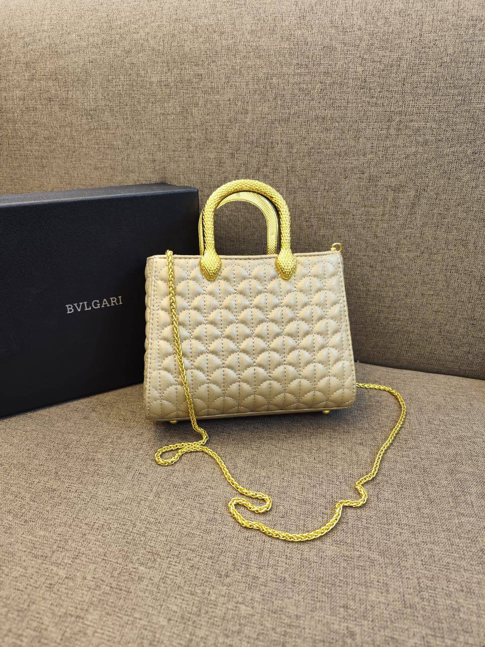 Bvlgari - Prada - Fendi

95 dhs🪙

 high quality 
With box
🎁🎁🎁

Zain26
♥️♥️♥️