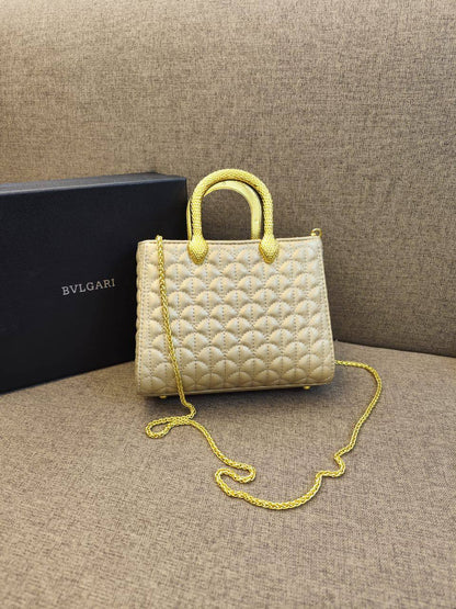Bvlgari - Prada - Fendi

95 dhs🪙

 high quality 
With box
🎁🎁🎁

Zain26
♥️♥️♥️
