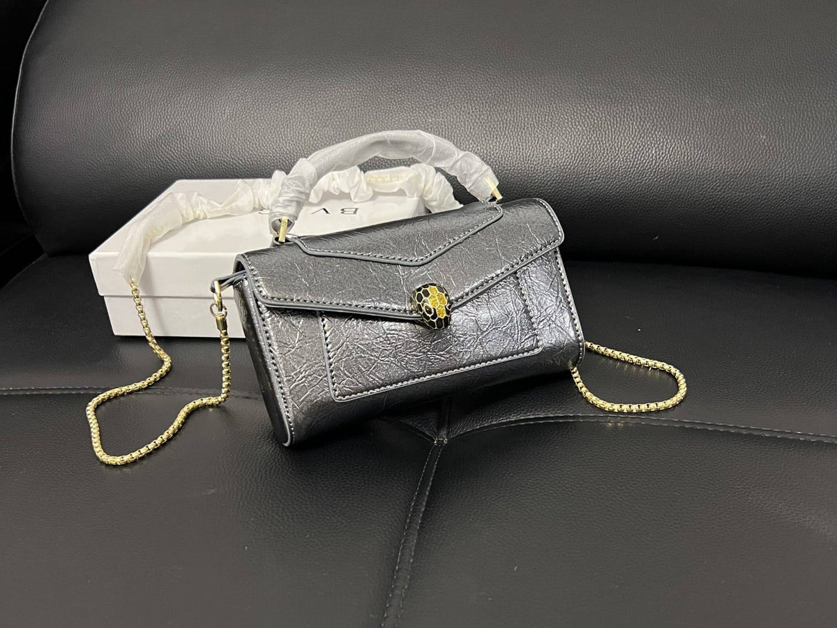 Bvlgari 
100 dhs🇦🇪🇦🇪

with box 
high quality

20 cm

Zain26
♥️♥️♥️