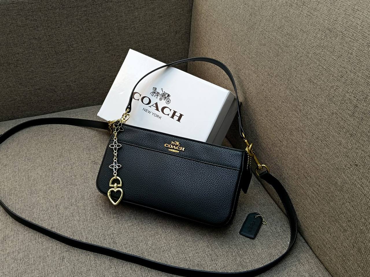 LV - Coach
75 dhs✅
with box🎁

Zain26
♥️♥️♥️