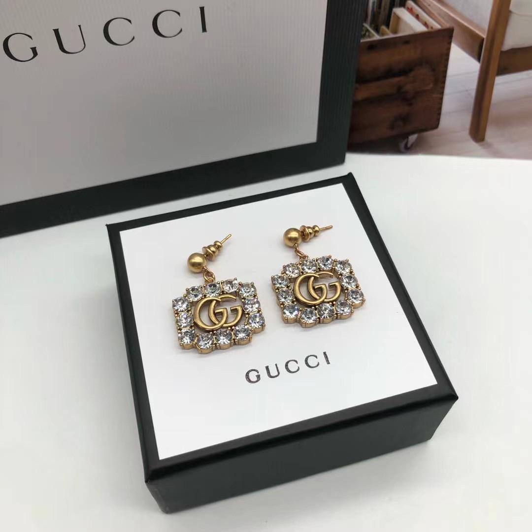 GUCCI EARRING
MASTER ✨💫
55 DHS💓
WITH BOX AND PAPER BAG🎁🛍️

Zain89
♥️♥️♥️