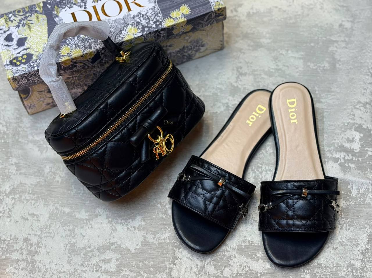 Dior chanel
 set

200 dhs

Zain175
 ♥️♥️♥️