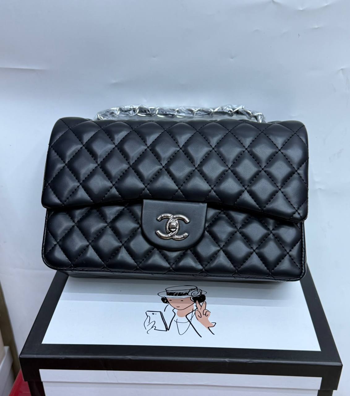 Chanel
New arrival 
Size 25cm
120 dhs🇦🇪🇦🇪
With box 📦

Zain70
♥️♥️♥️