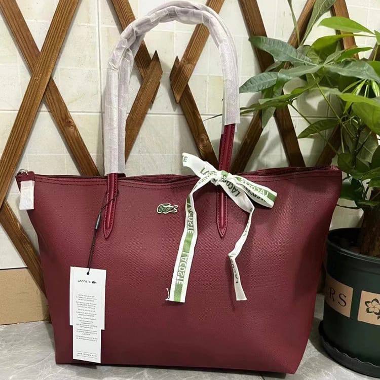 Lacoste
50 dhs✅
size 46×28×12cm

Zain42
♥️♥️♥️