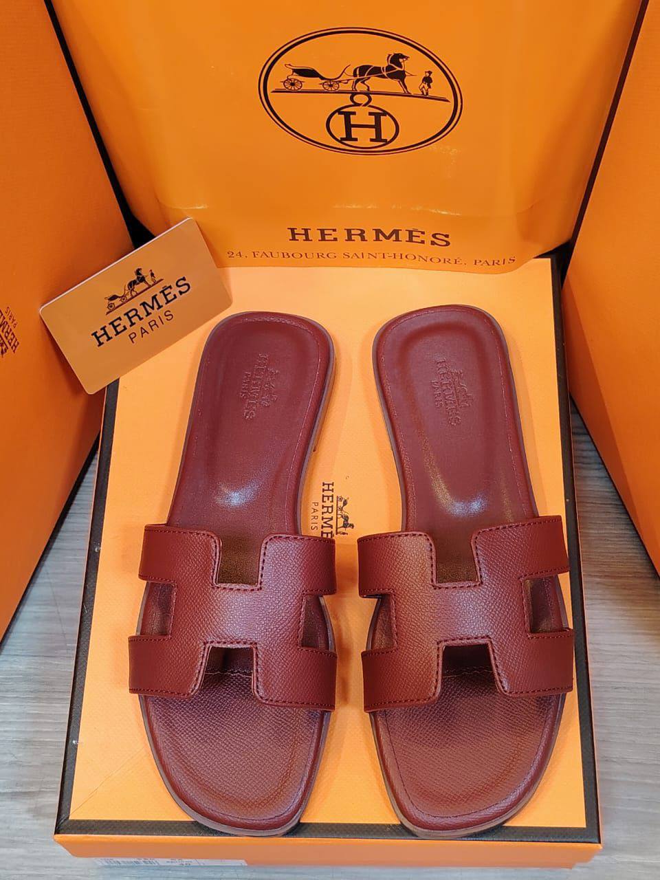 Hermes Flat Slippers, New Arrived 
Size 36 To 41
90 dhs🪙💕

Zain120
♥️♥️♥️