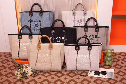 Chanel

100 DHS🇦🇪🇦🇪

 high quality 

42cm

Zain26
♥️♥️♥️