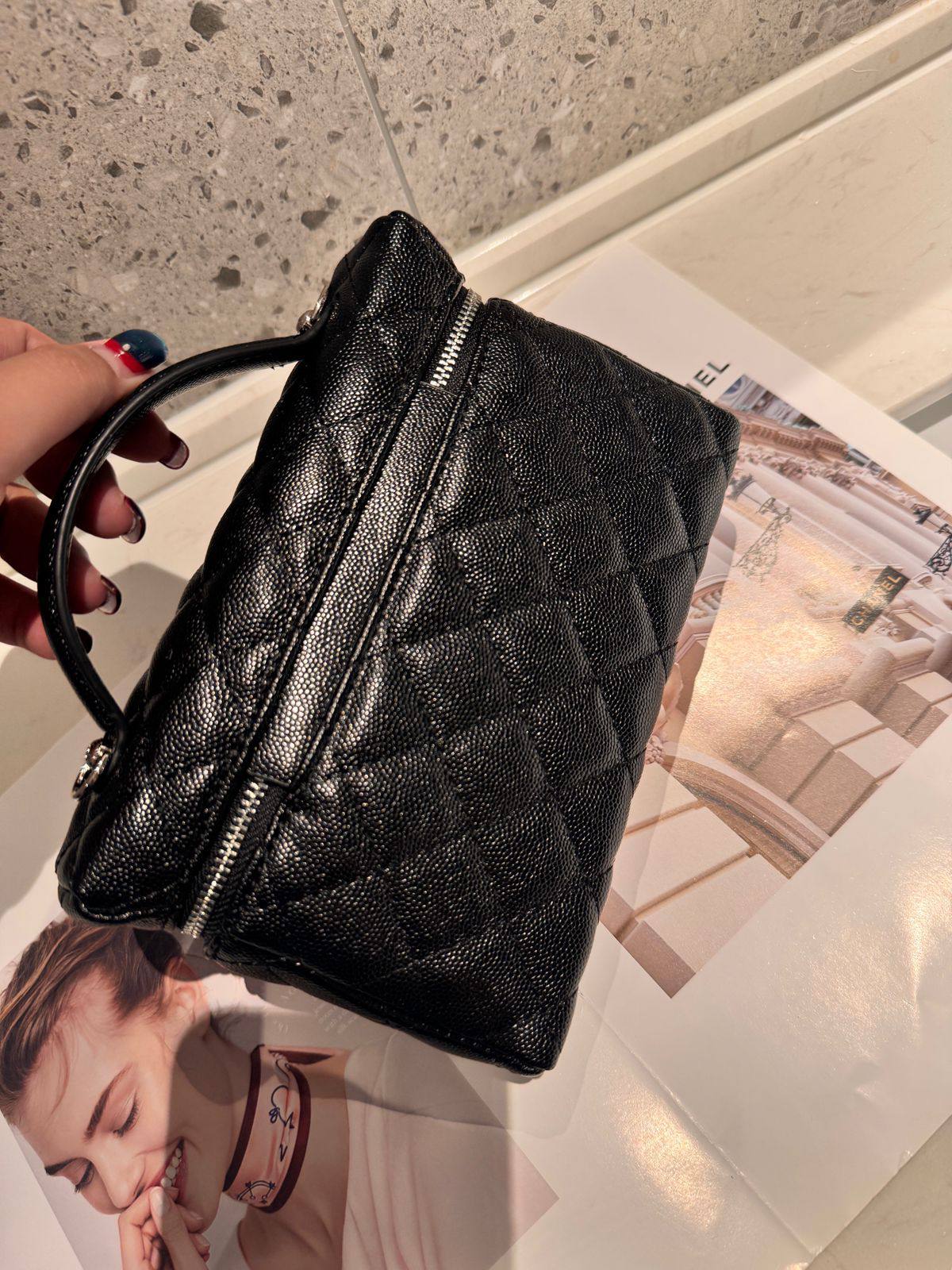 Chanel
Best quality

With box’s
🎁🎁🎁

95 dhs🌺
size 20cm

Zain158
♥️♥️♥️