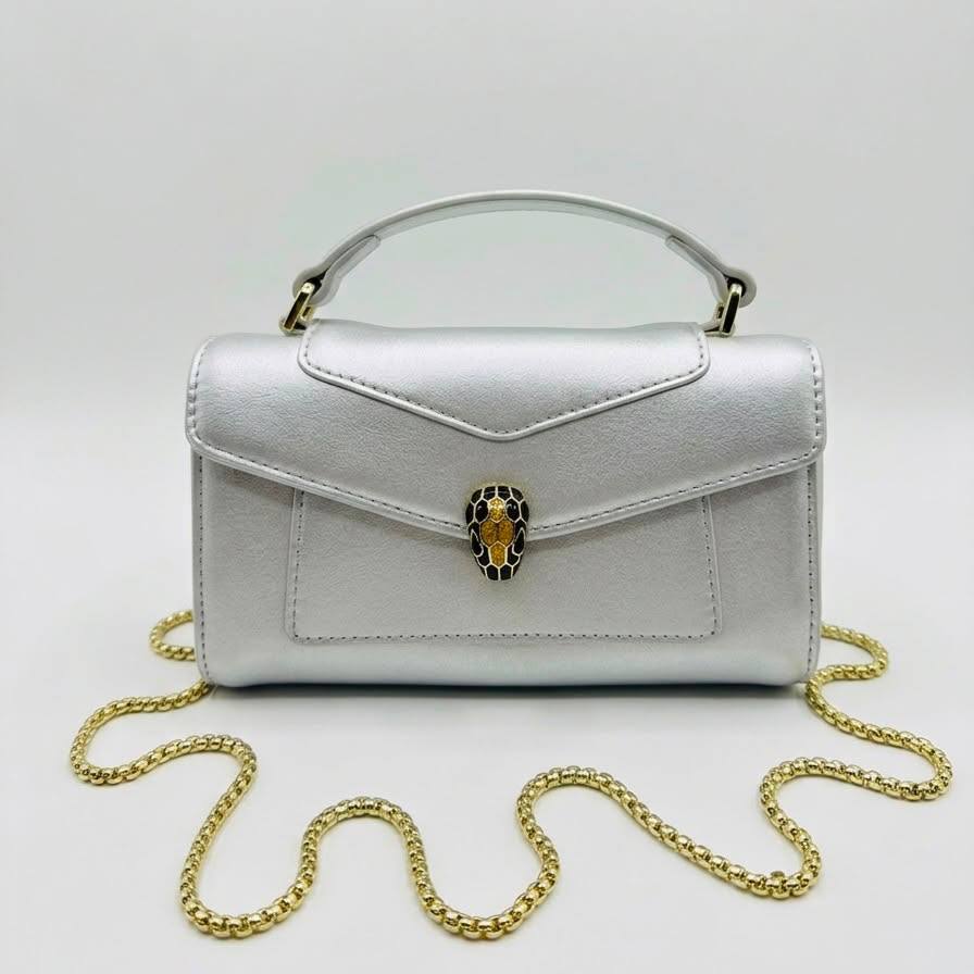 Bvlgari
High quality 
With box 
120 dhs💓

Zain136
♥️♥️♥️
