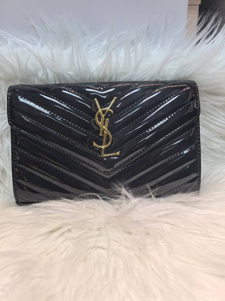 YSL
75 dhs✅
With box

Zain219
♥️♥️♥️