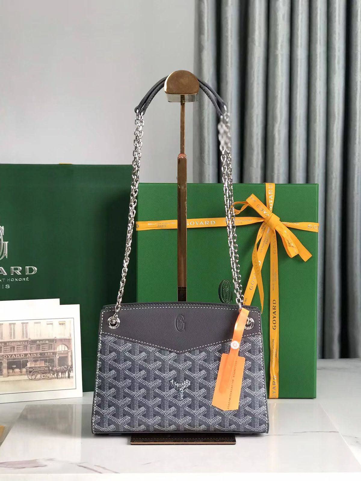 Goyard Goyardine Mini Rouette Structure✅*
*Size 20 cm*
For Price 👇 WhatsApp✅
0568585901 
0507557372
0552275751 Owner Zain 👌

Zain274
♥️♥️♥️