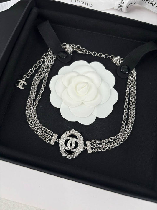 NECKLACE CHANEL 
MASTER 
90 dhs🪙🌨️

Zain89
♥️♥️♥️