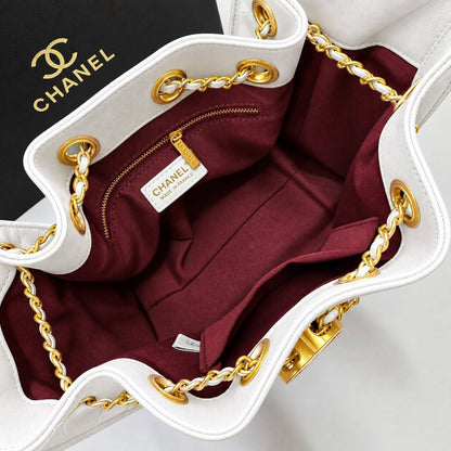 CHANEL 

COPY ONE 
NEW CAME 
WITH BOX 
215 dhs🇦🇪🇦🇪

Size:26cm

Zain295
♥️♥️♥️