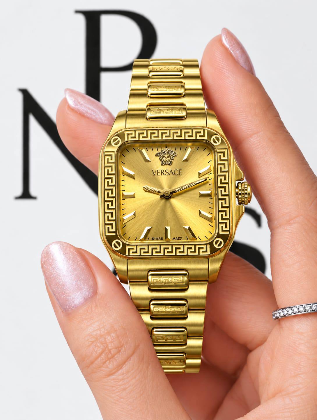 Versace 

watch for ladies 

good quality
280 dhs🇦🇪🇦🇪🇦🇪

Zain59
♥️♥️♥️