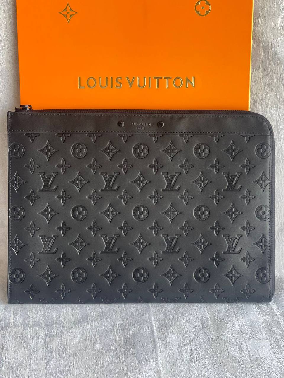 LV
*File bag*
*Master quality*
350 dhs💓

Zain179
♥️♥️♥️