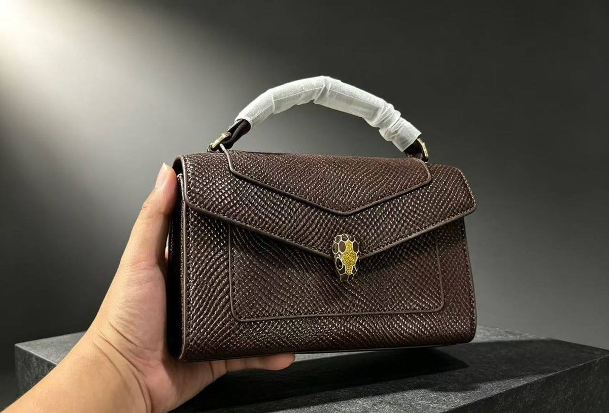 Bvlgari

125 dhs
With box

Zain143
♥️♥️♥️