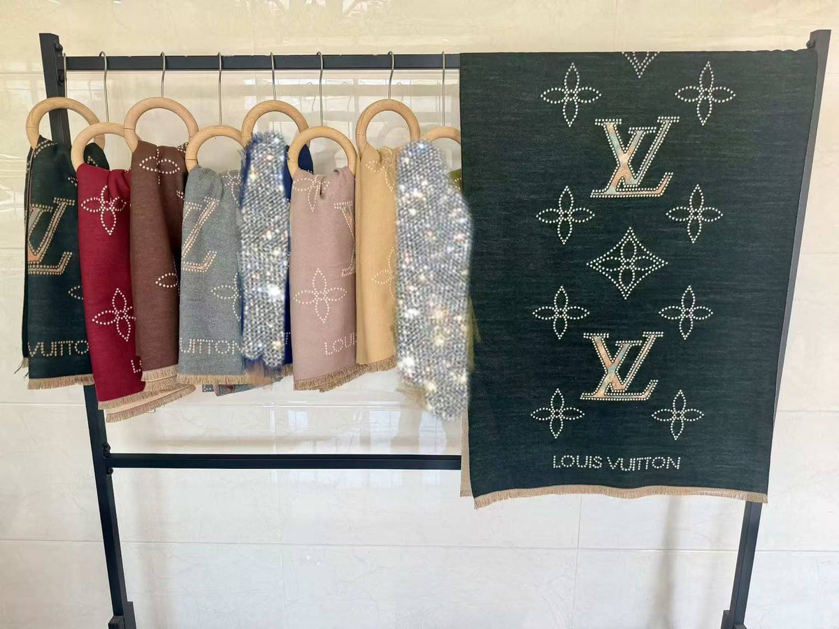 Scarfs

110 dhs🇦🇪🇦🇪
High quality 

Zain04
♥️♥️♥️