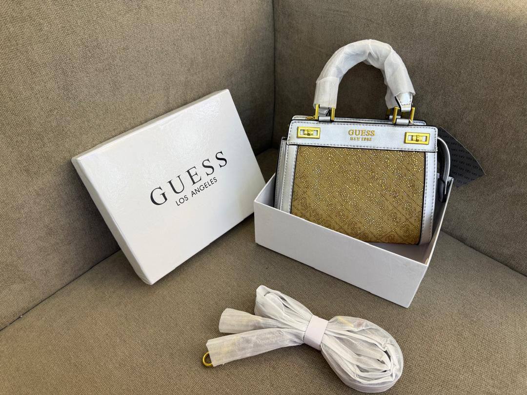 Guess
100 dhs✅
Good-quality 

with box
🎁🎁🎁

Zain35
♥️♥️♥️