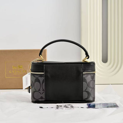 Coach
Coach
95 dhs🇦🇪🇦🇪
with box
size 19×6×11cm

Zain42
♥️♥️♥️