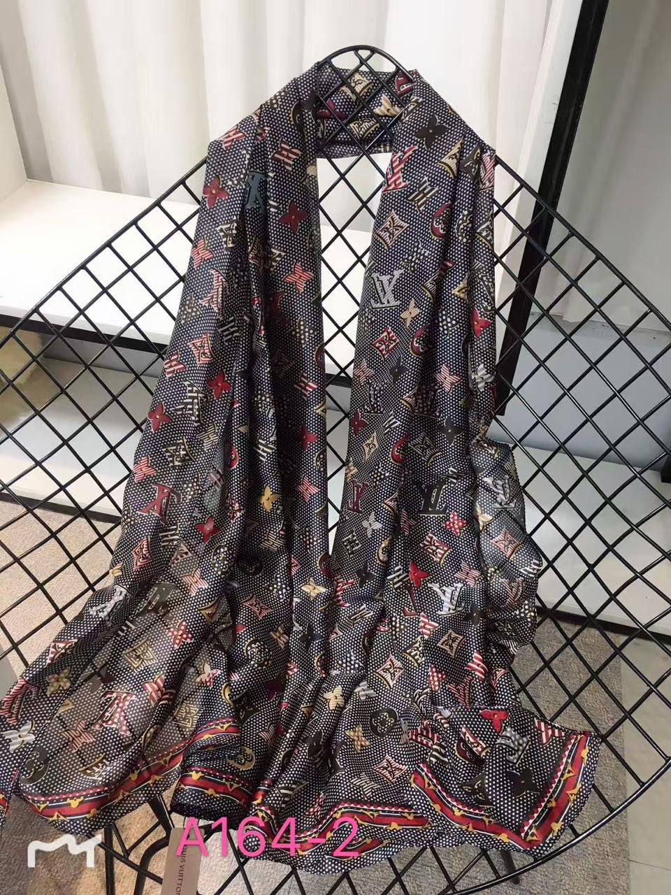 Silk scarf 
40 dhs❣️

Zain93
♥️♥️♥️