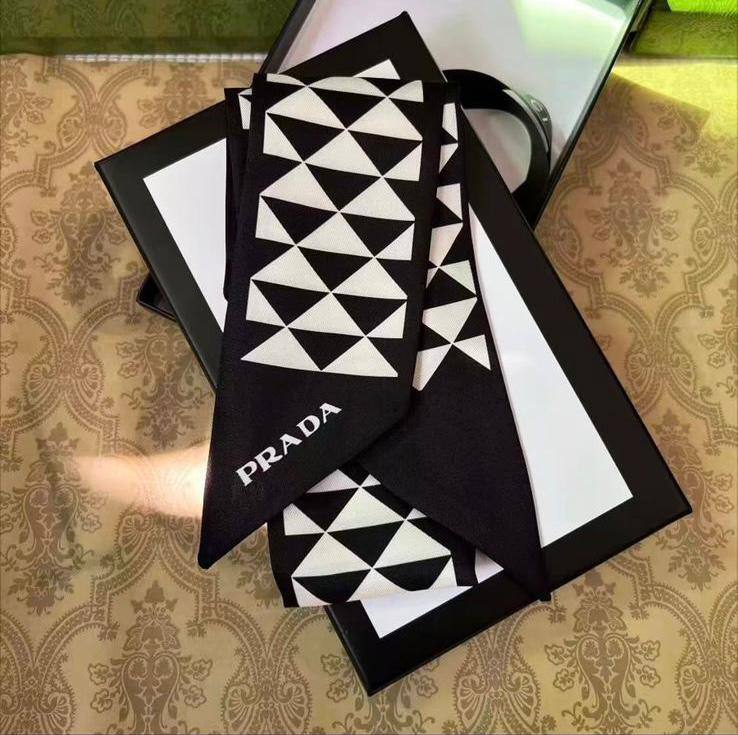 Silk   Bag scarf 
20 dhs💓

Zain93
♥️♥️♥️