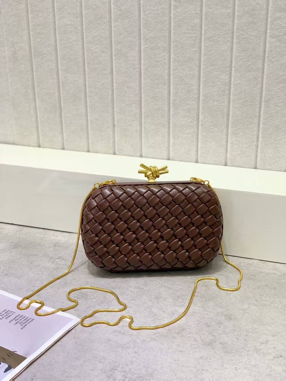Bottega

100 dhs🇦🇪🇦🇪🇦🇪

High-quality 
with box

Zain35
♥️♥️♥️