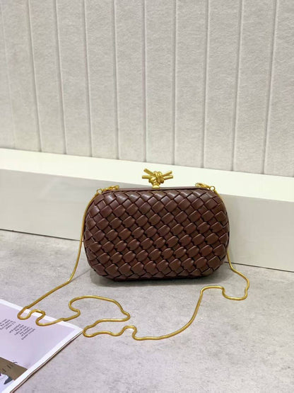 Bottega

100 dhs🇦🇪🇦🇪🇦🇪

High-quality 
with box

Zain35
♥️♥️♥️