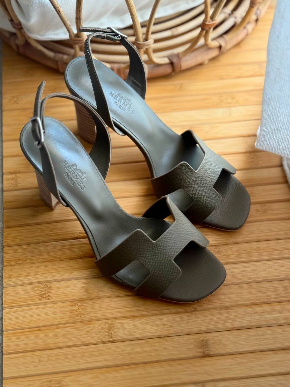 Hermes
Vip Quality
𝗦𝗶𝘇𝗲 𝟯𝟲 𝘁𝗼𝗼 𝟰𝟭 
450 dhs🇦🇪🇦🇪

Zain303
♥️♥️♥️