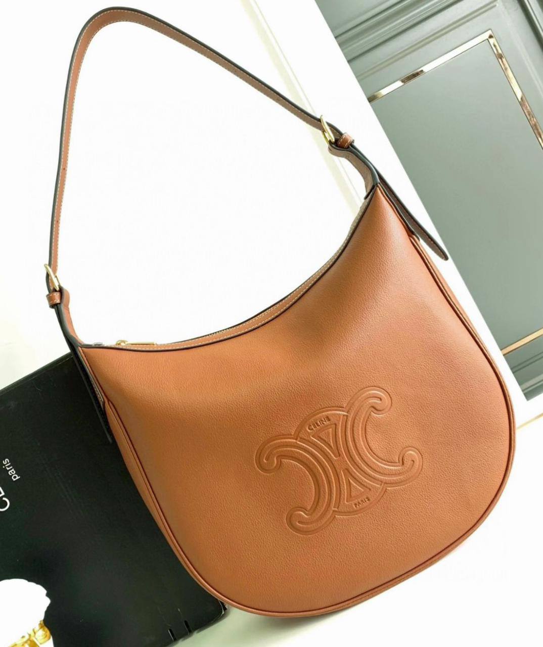 CELINE 
NEW CAME 
GOOD QUALITY 
105 dhs👑

Zain39
♥️♥️♥️