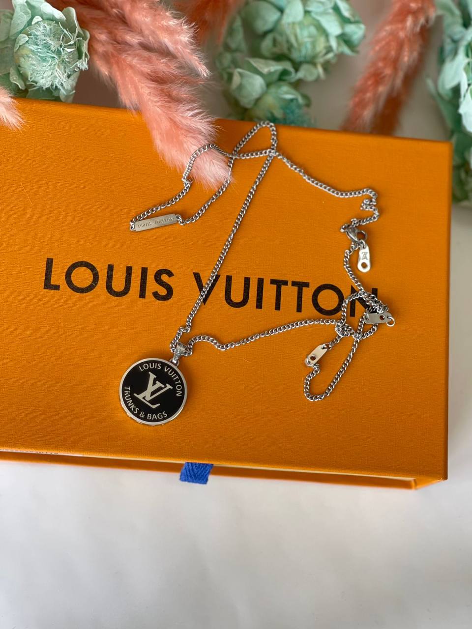 *😍Lv / Hermes😍*
*New Men necklace*
*Super master quality* 
260 dhs🪙🖤

Zain179
♥️♥️♥️