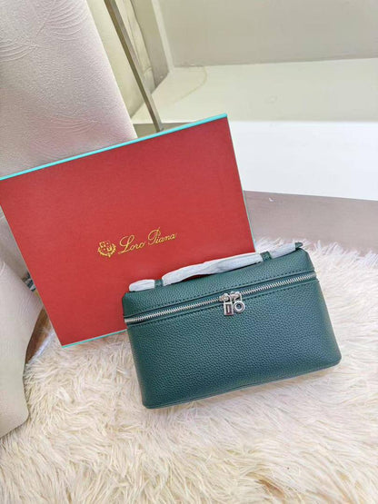 Loro Piana 

80 dhs🪙

with box
🎁🎁🎁

size 19×7×12cm

Zain213
♥️♥️♥️