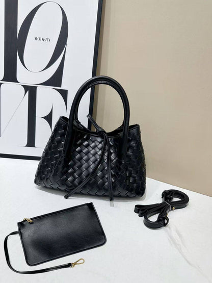 Bottega

With box
100 dhs🇦🇪🇦🇪

Size25cm

Zain138
♥️♥️♥️