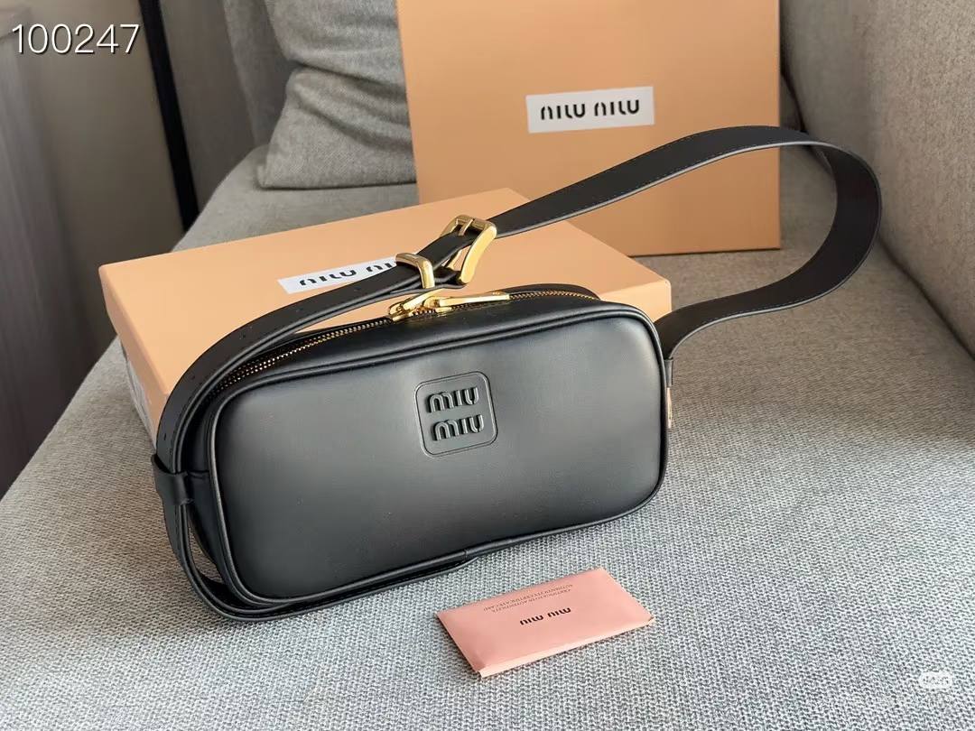 Miu Miu
Master💓💓
280 dhs✅

Zain10
♥️♥️♥️