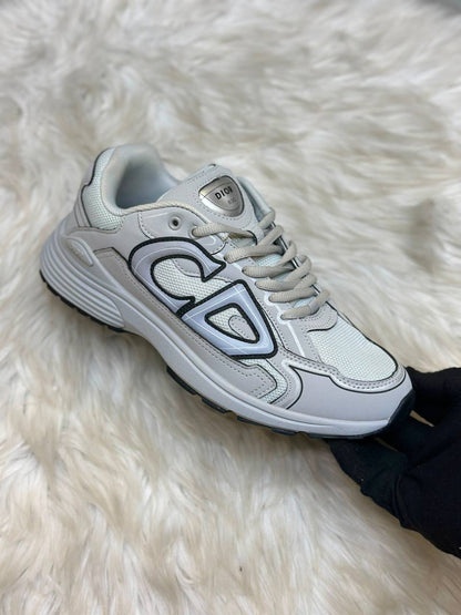 Dior 
Size:40 to 45 
150 dhs💛

Zain241
♥️♥️