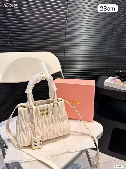🎉 Offer 🎊  Miumiu Fashion
Good quality +🎁
Size : 23 ~ 19 * 13  cm
70 dhs🪙🖤
with box🎁
Limit Stock

Zain115
♥️♥️♥️
