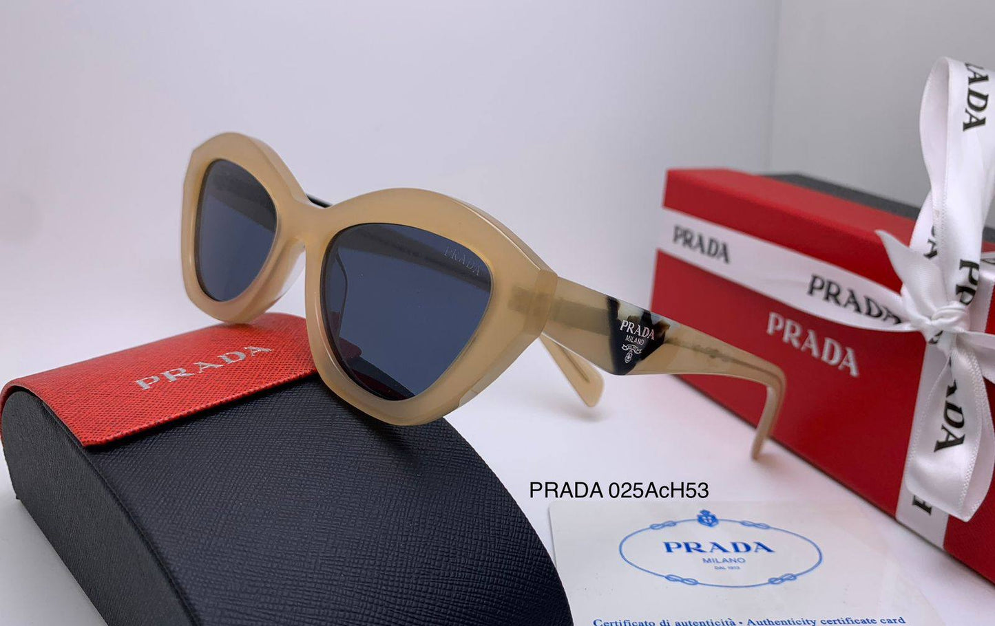 Prada
Master quality 
180 dhs🌺

Zain126
♥️♥️♥️