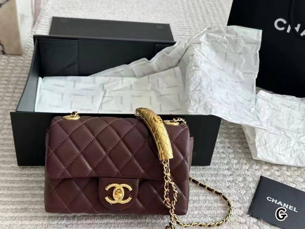 Chanel
110 dhs✅

Zain35
♥️♥️♥️