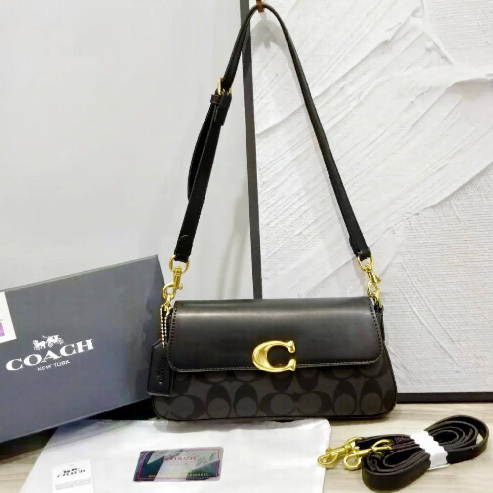 COACH 
 GOOD QUALITY
 WITH BOX 
90 dhs💓
Size:25cm

Zain39
♥️♥️♥️