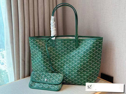 🌼 Goyard 
1️⃣ First quality 
Size : 46 * 27 cm
80 dhs💓

Zain115
♥️♥️♥️