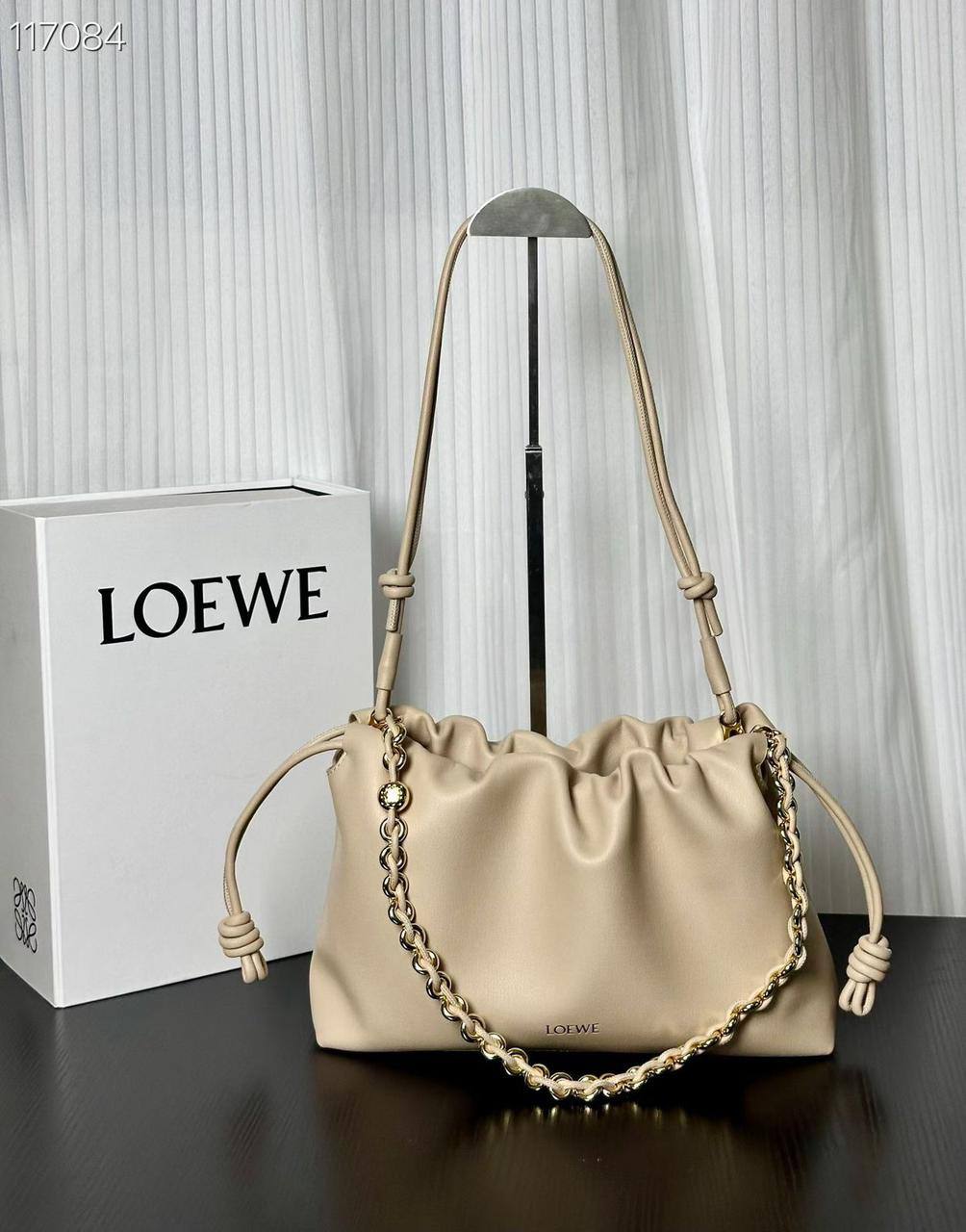 Loewe 
Master
270 dhs✅

Zain153
♥️♥️♥️