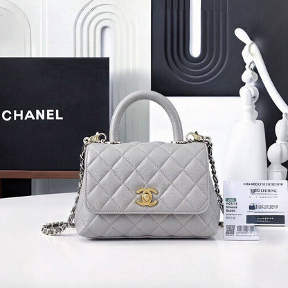 CHANEL 
 GOOD QUALITY 
WITH MAGNETS BOX 🎁

110 dhs✅

Zain39
♥️♥️♥️