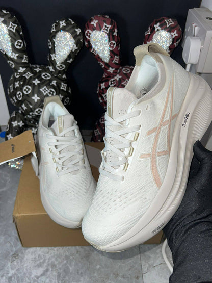 ASICS Gel Nimbus 27 'Cream Mineral Beige'
36-45 AVAILABLE 🤩
220 dhs💓

Zain242
♥️♥️♥️