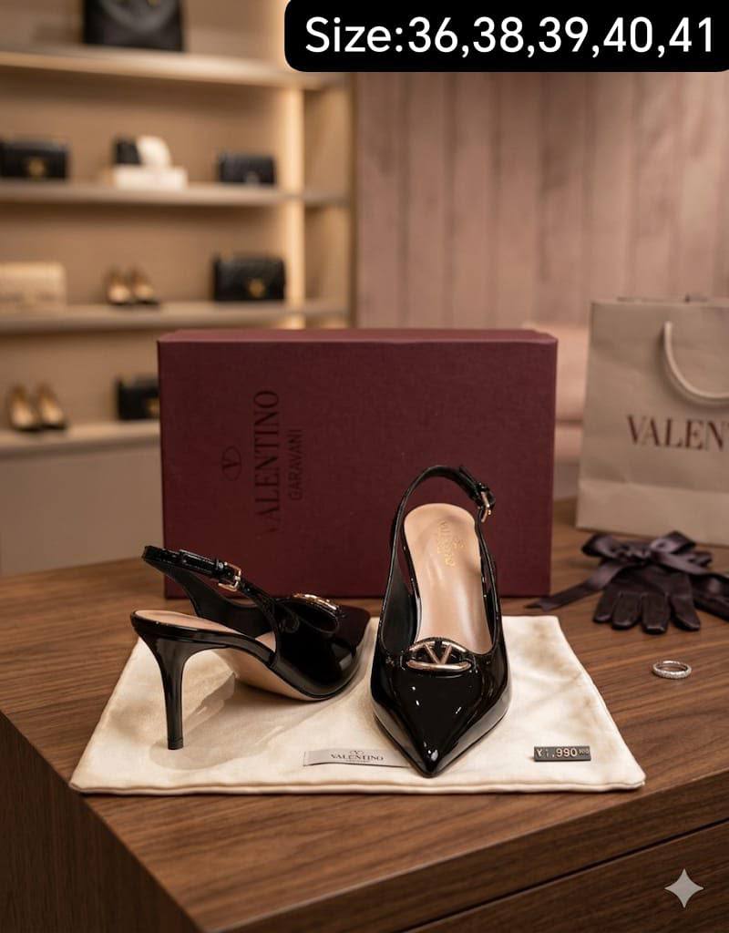 Valentino Heel👠 
90 dhs✅

Zain40
♥️♥️♥️