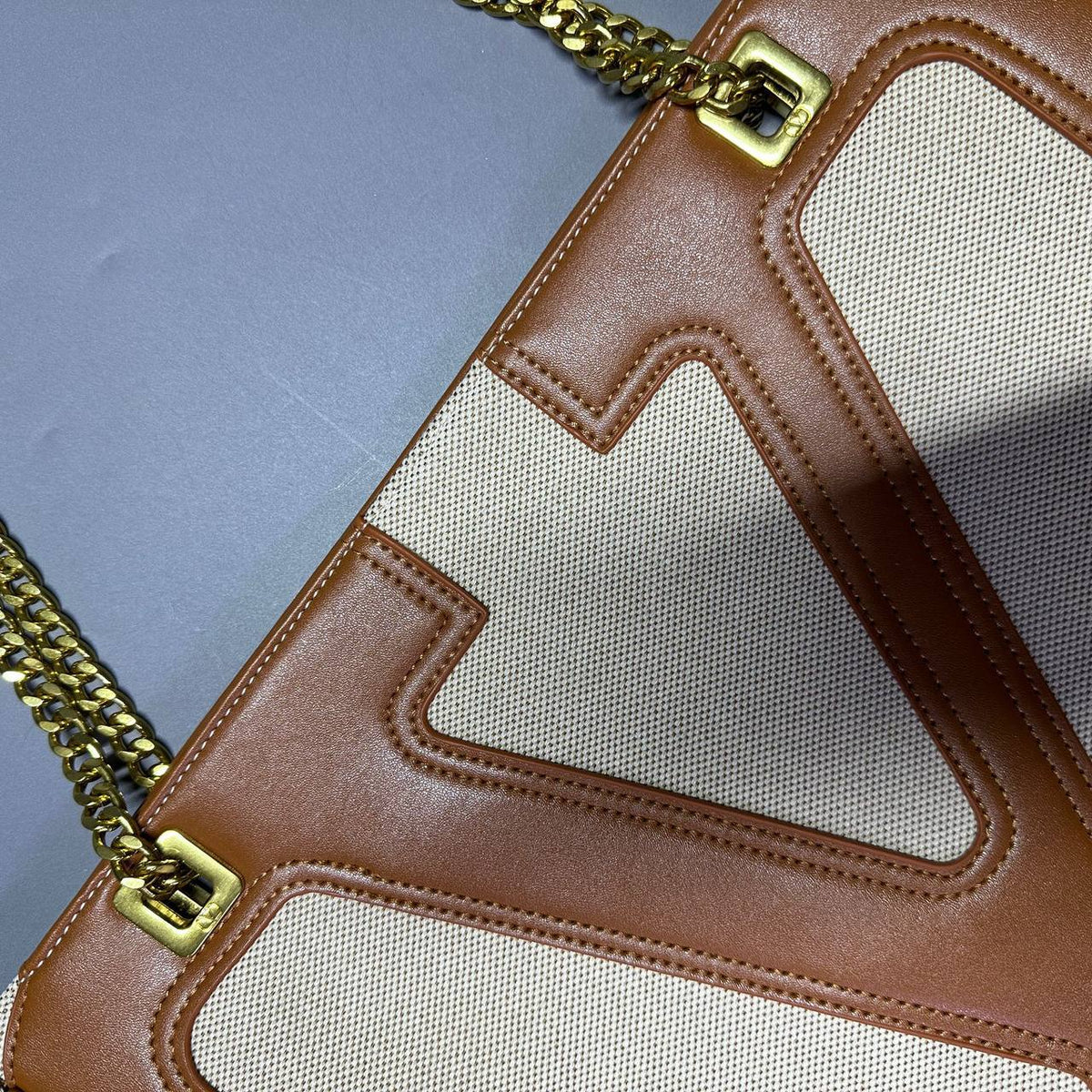 VALENTINO 
COPY ONE NEW CAME 
145 dhs🪙💕

Zain39
♥️♥️♥️