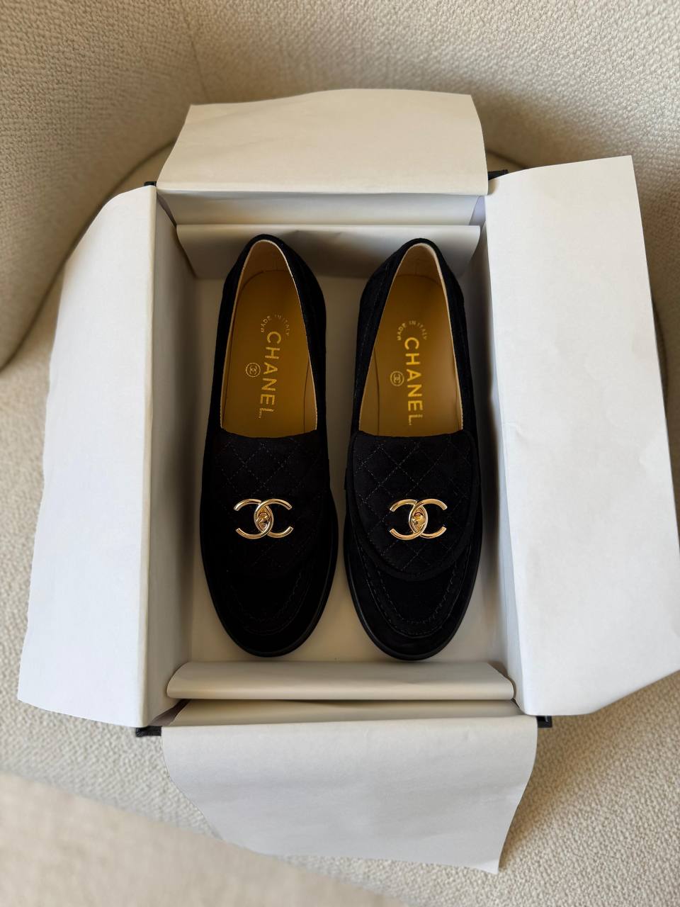 Chanel 
𝑨𝑨𝑨 𝑸𝒖𝒂𝒍𝒊𝒕𝒚
𝑺𝒊𝒛𝒆 𝟑5 𝒕𝒐 𝟒2 
450 dhs✅

Zain281
♥️♥️♥️