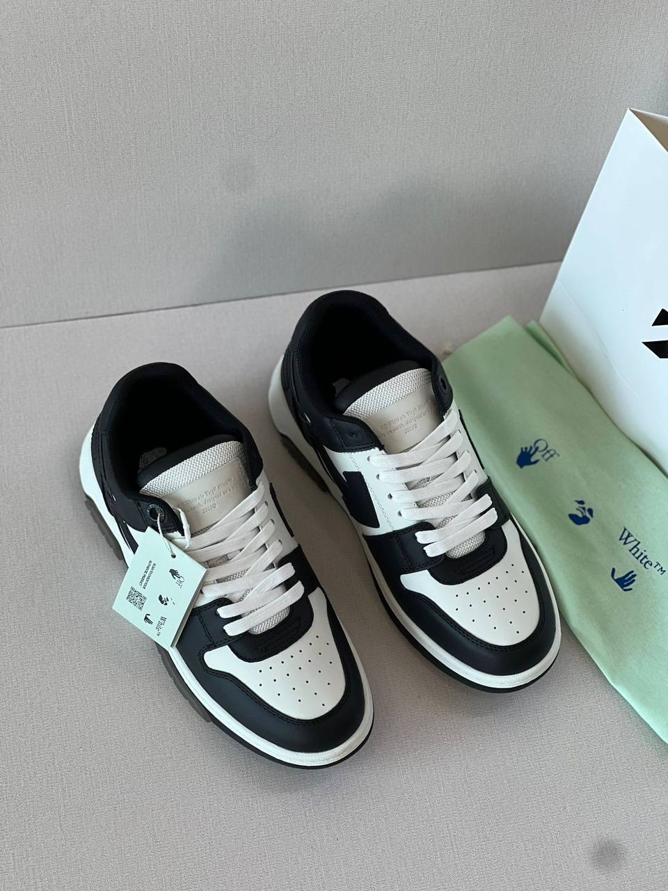 OFF-WHITE🥀
SUPER.MASTER 
40-46
550 dhs🪙🖤

Zain43
♥️♥️♥️