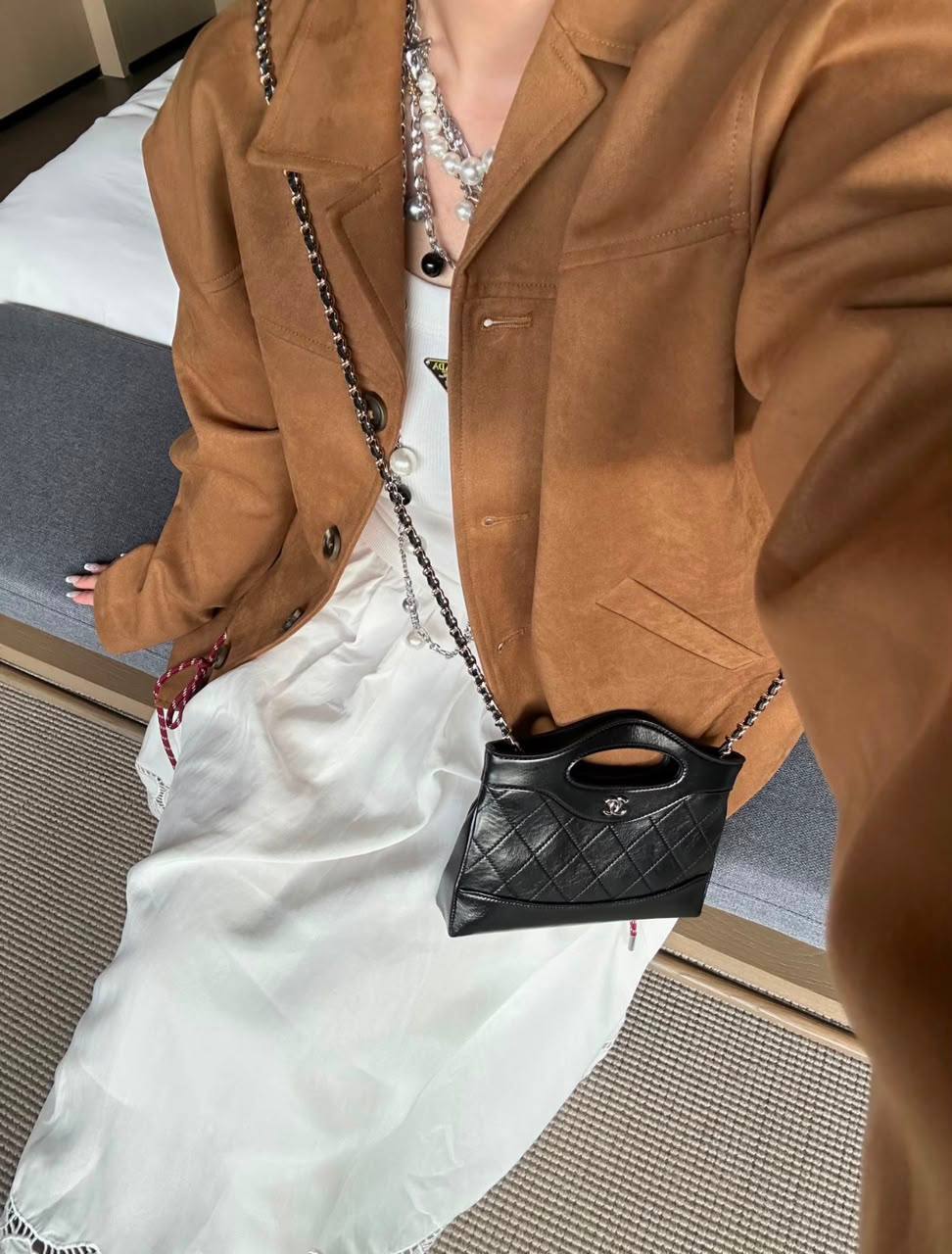 Chanel 
95 dhs✅
with box
size 20×3×14cm

Zain42
♥️♥️♥️
