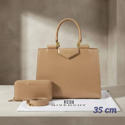 GIVENCHY Antigona Handbag
With Zipper Long Wallet
And Long Belt Strap
Gold Hardware
Size : 35 cm

120 dhs🇦🇪🇦🇪

Zain239
♥️♥️♥️