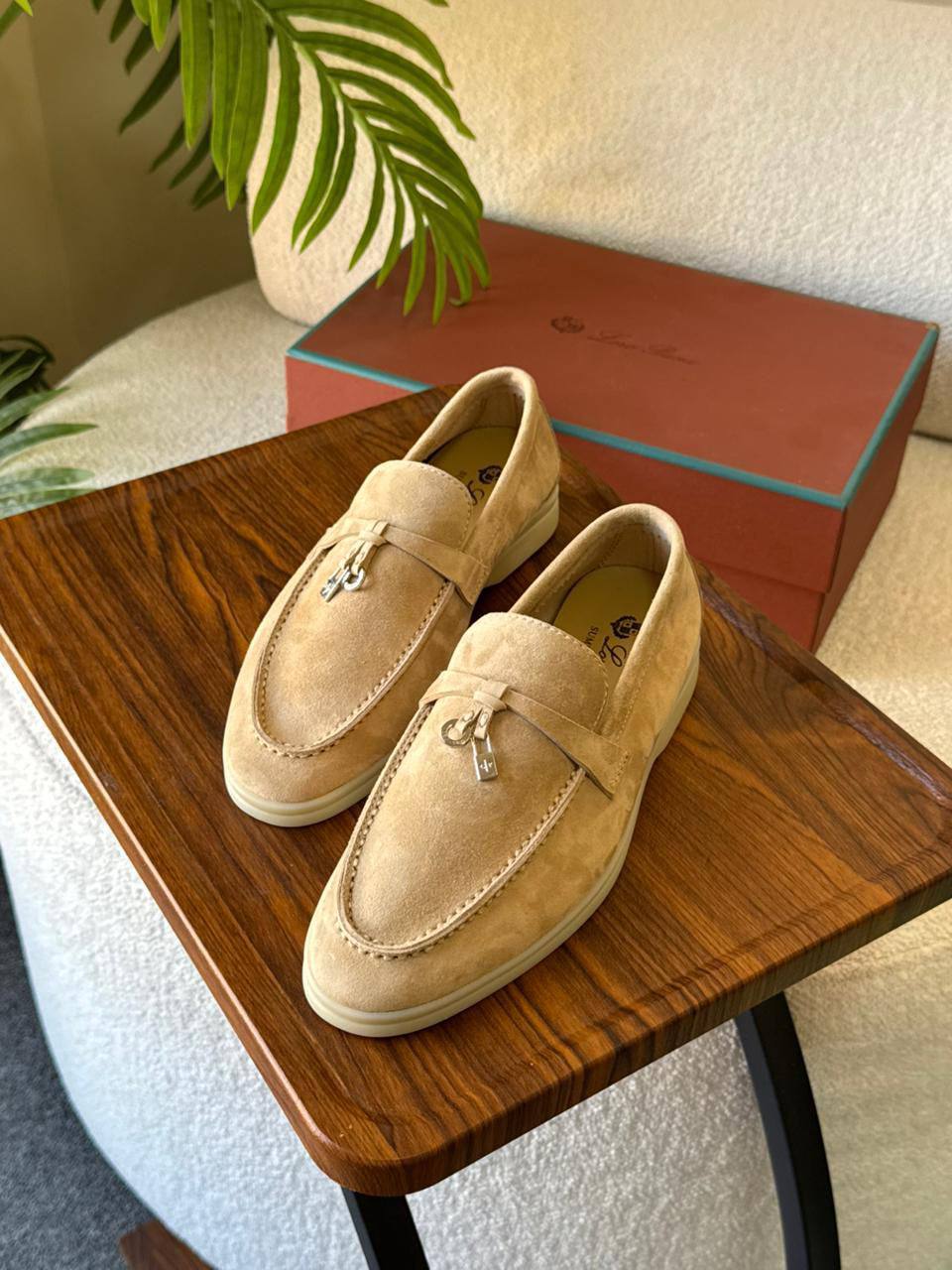 LORA PIANA 
SuperMaster Quality 💯
450 dhs💓
Size:36-41💥

Zain171
♥️♥️♥️